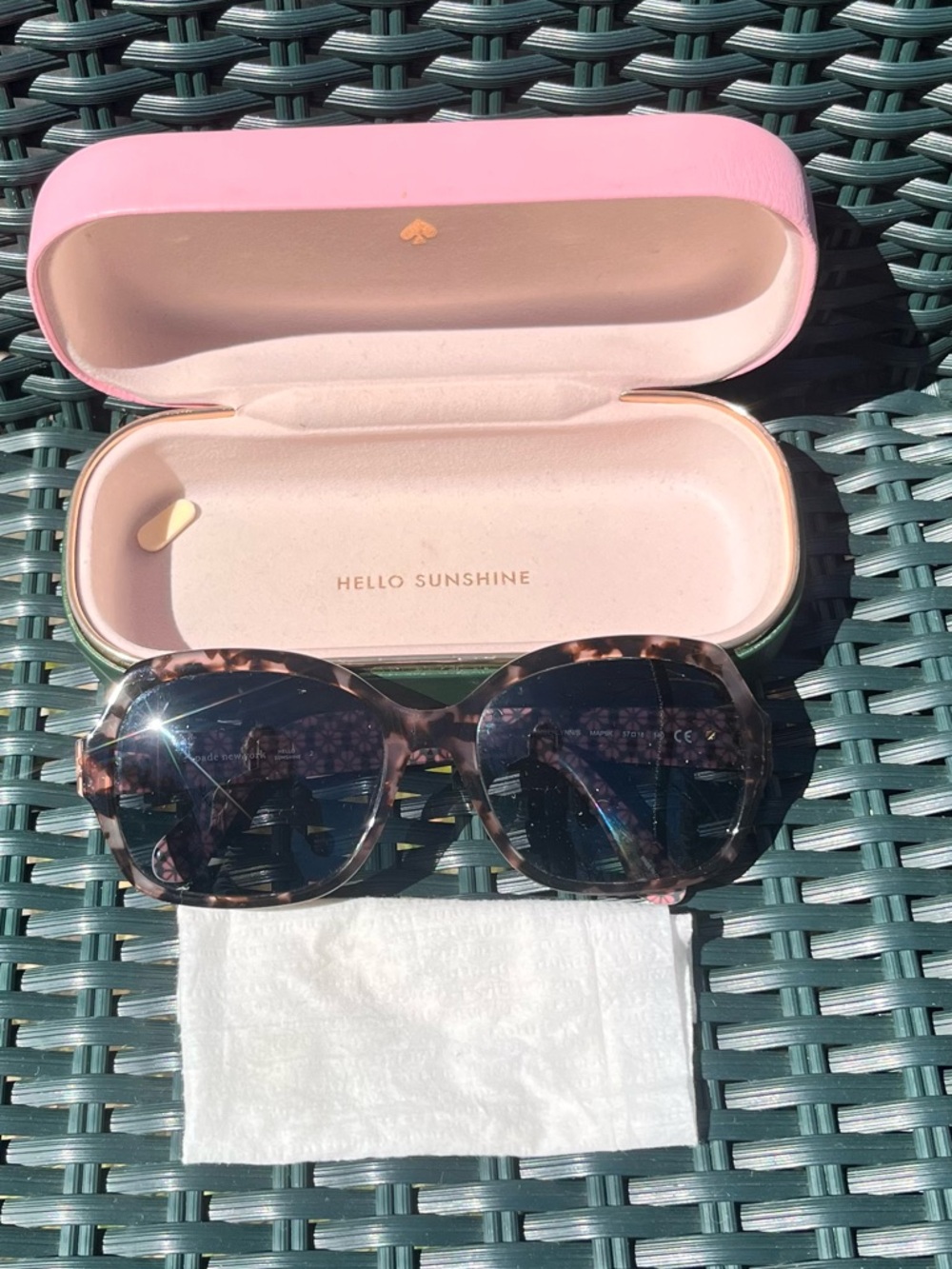 Kate Spade Amberlynn Sunglasses w/ Case - Picture 2 of 3